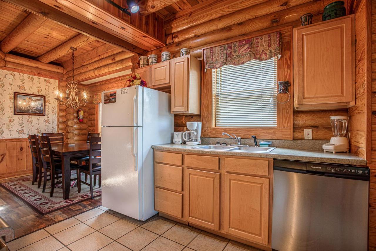 Great Wolf Cabin In Pigeon Forge! Villa Kültér fotó